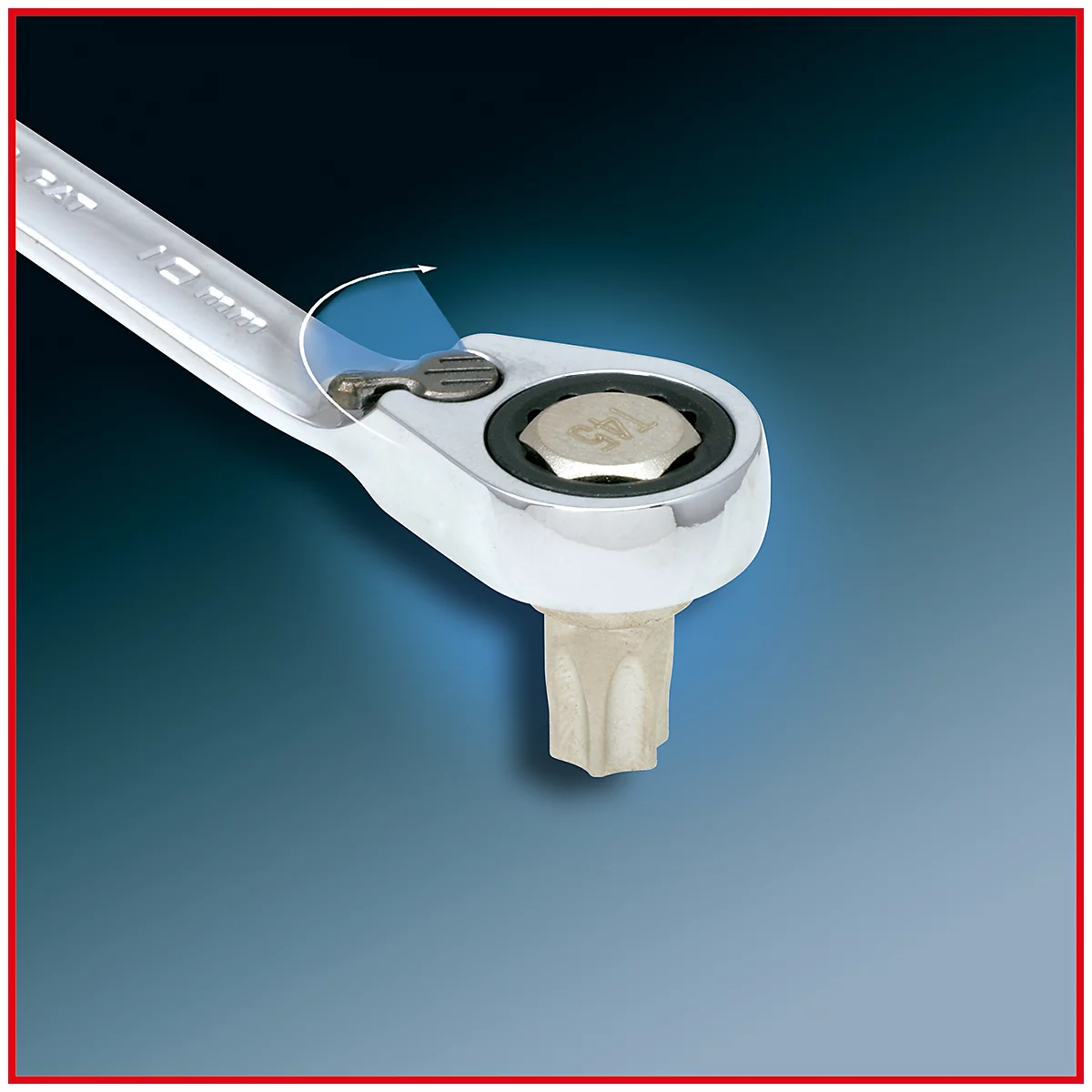 Nahaufnahme eines silbernen Ratschenschlüssels mit einem Sternkopf. Im Vordergrund ist das Detail des Schraubenkopfes zu sehen.